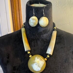 Elegant Gold and Black Jewelry Set